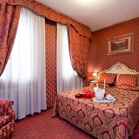 Hotel Mignon Venesia Bagian luar foto