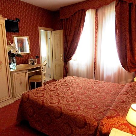 Hotel Mignon Venesia Bagian luar foto