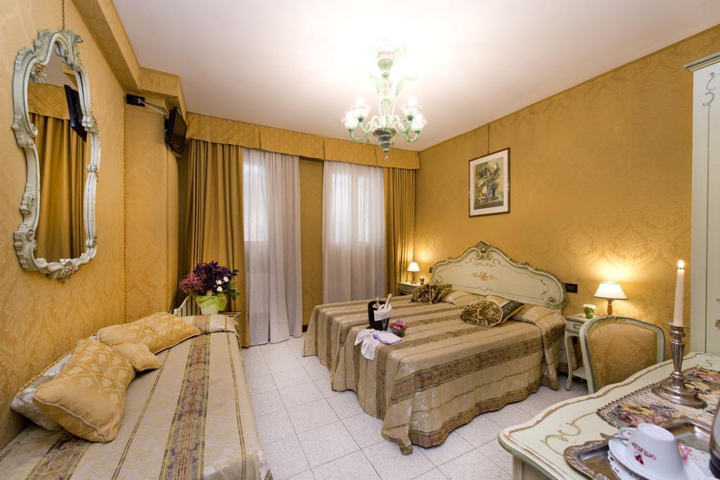 Hotel Mignon Venesia Bagian luar foto