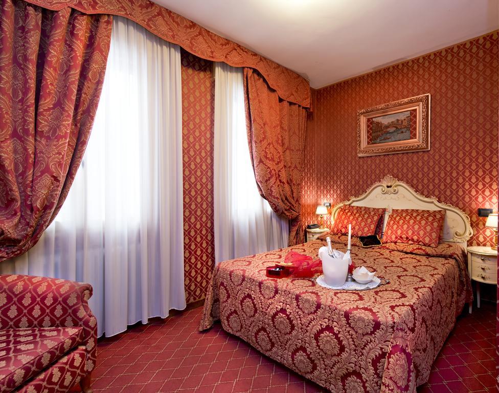 Hotel Mignon Venesia Bagian luar foto