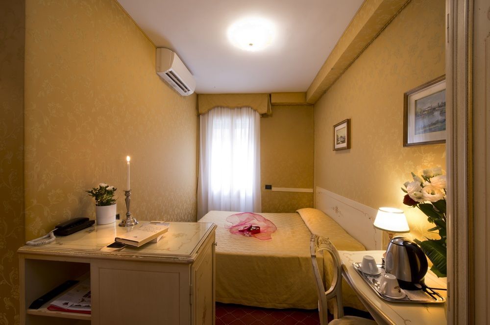 Hotel Mignon Venesia Bagian luar foto