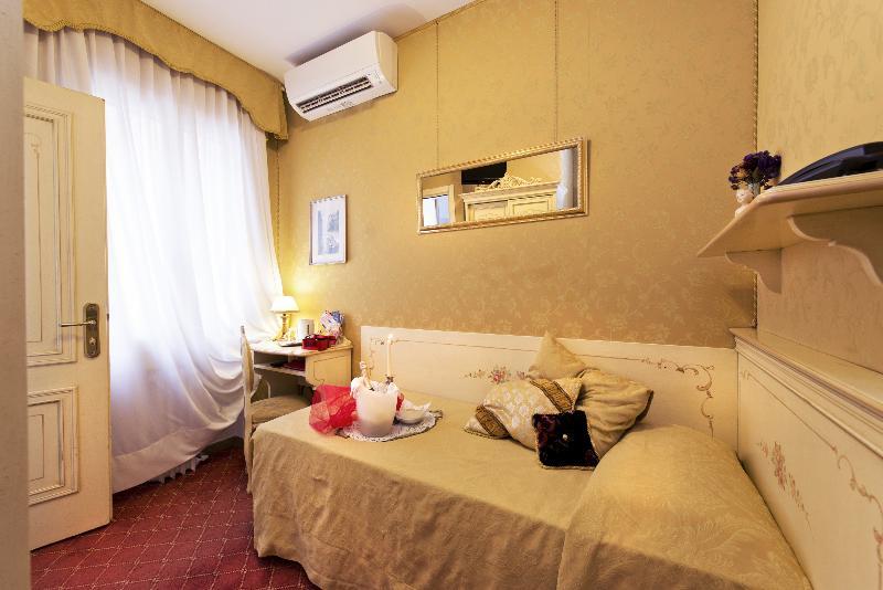 Hotel Mignon Venesia Bagian luar foto