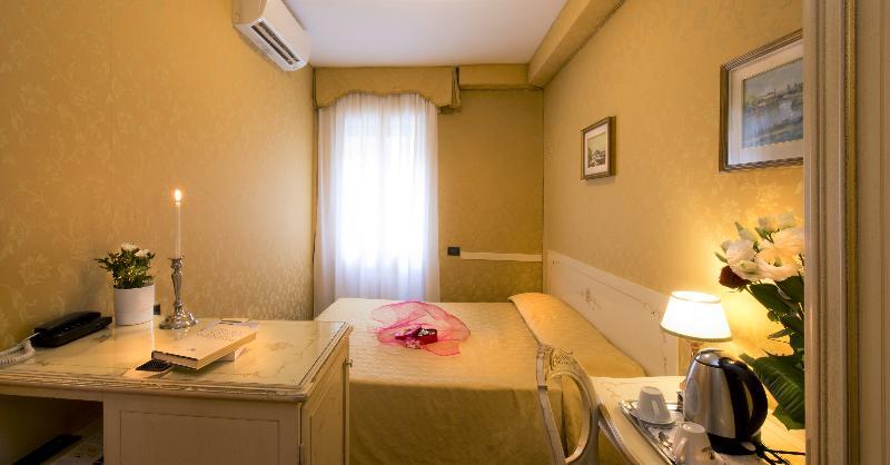 Hotel Mignon Venesia Bagian luar foto