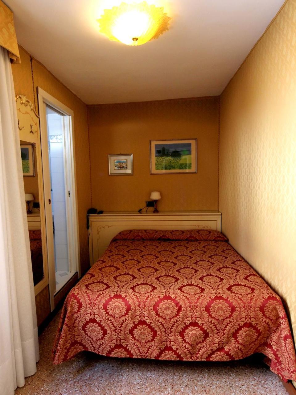 Hotel Mignon Venesia Bagian luar foto