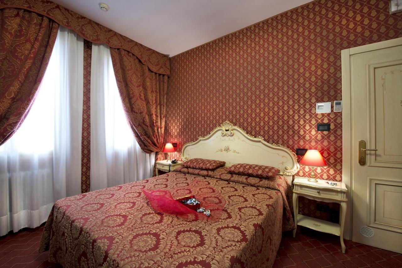 Hotel Mignon Venesia Bagian luar foto