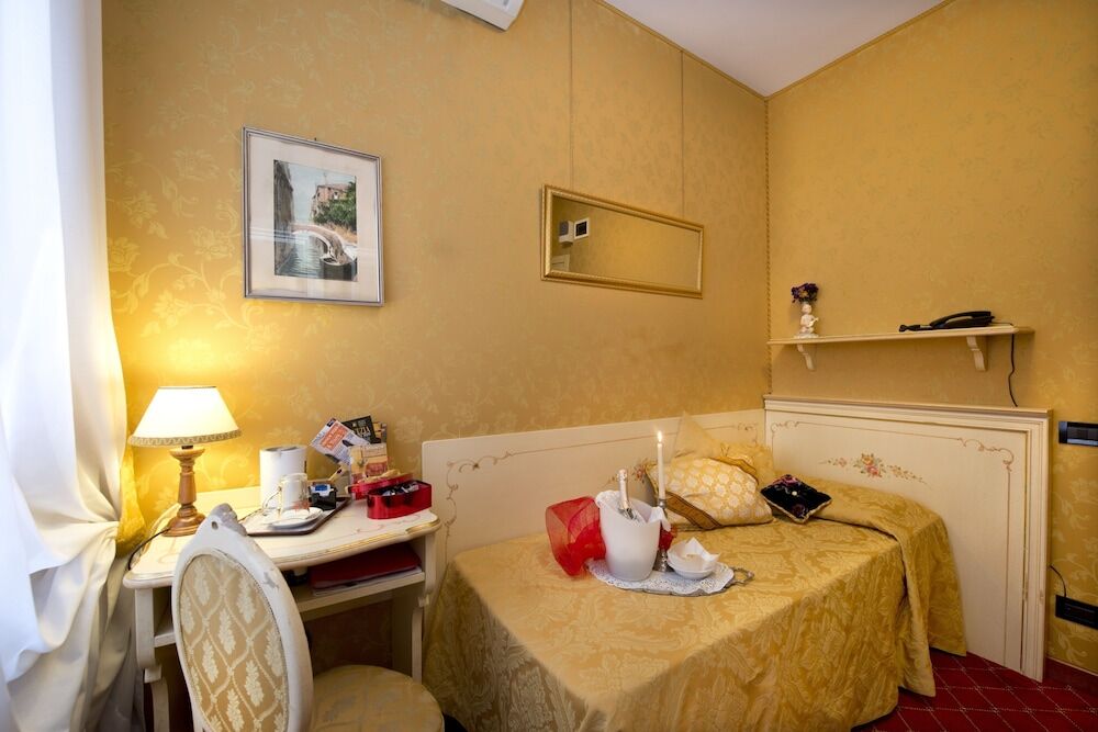 Hotel Mignon Venesia Bagian luar foto